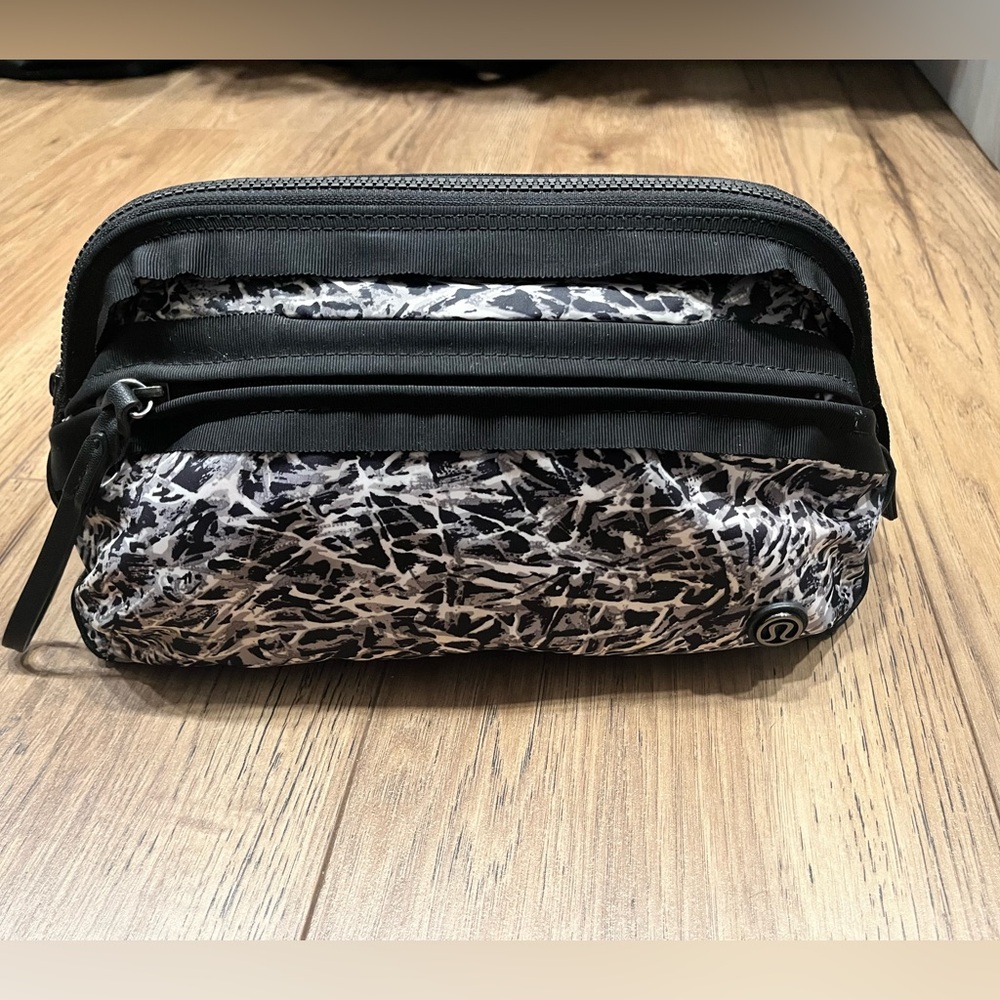 Black and White Patterned Toiletry bag Lululemon